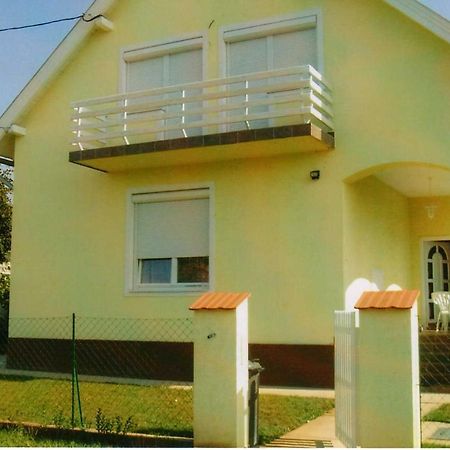 Ferienwohnung Nora Apartman Balatonfůzfő Exterior foto