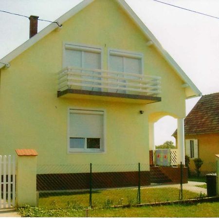 Ferienwohnung Nora Apartman Balatonfůzfő Exterior foto