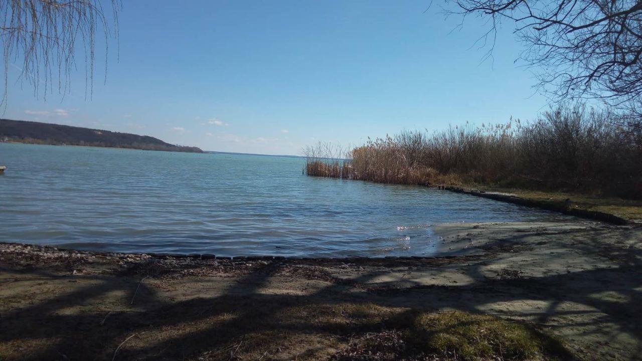 Ferienwohnung Nora Apartman Balatonfůzfő Exterior foto