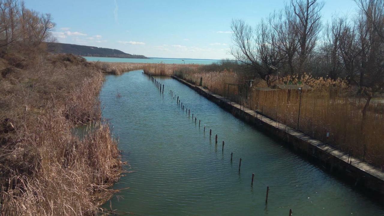 Ferienwohnung Nora Apartman Balatonfůzfő Exterior foto